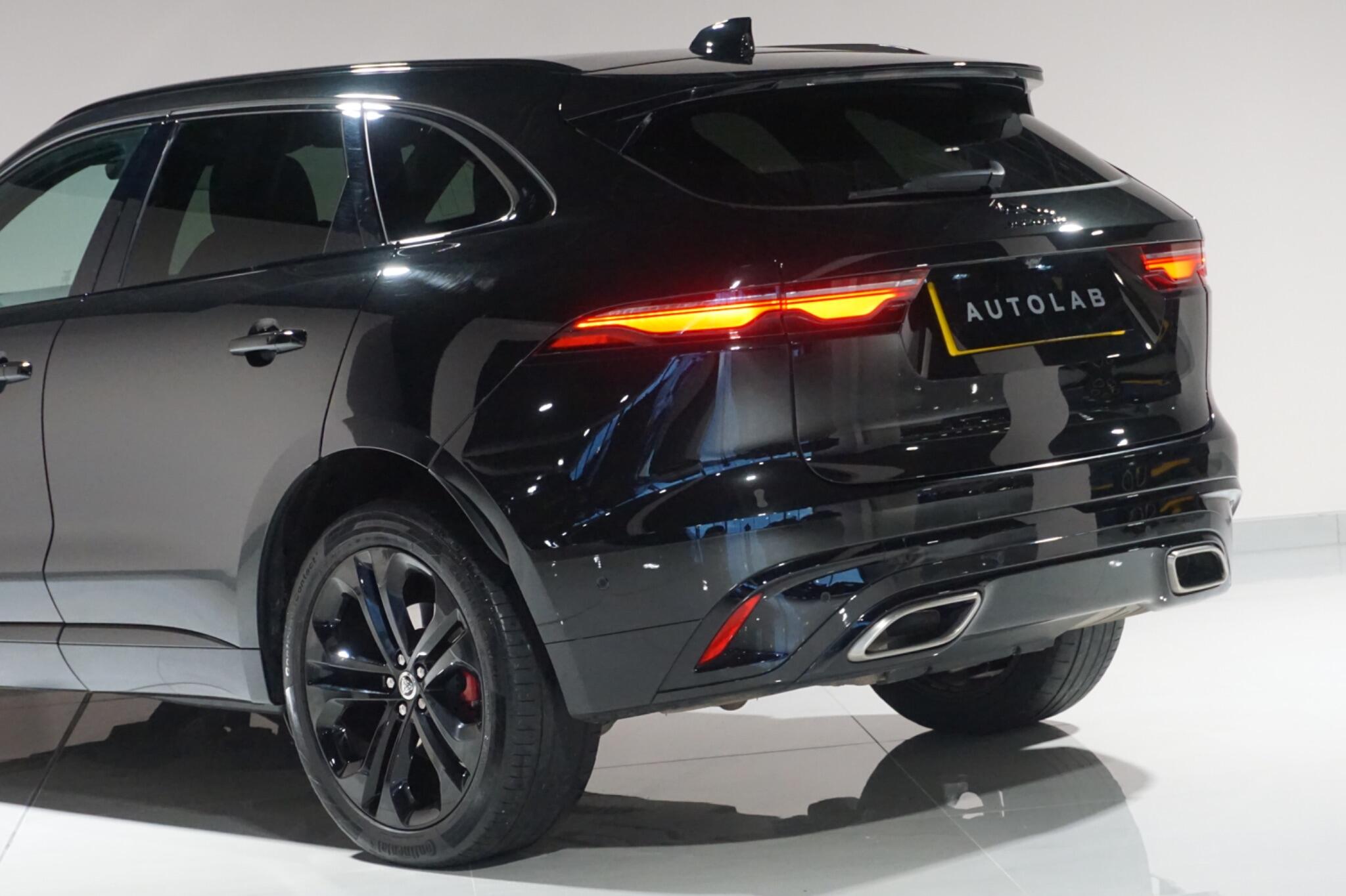 Jaguar F-PACE 3.0 D300 MHEV R-Dynamic HSE Black SUV 5dr Diesel Auto AWD Euro 6 (s/s) (300 ps)